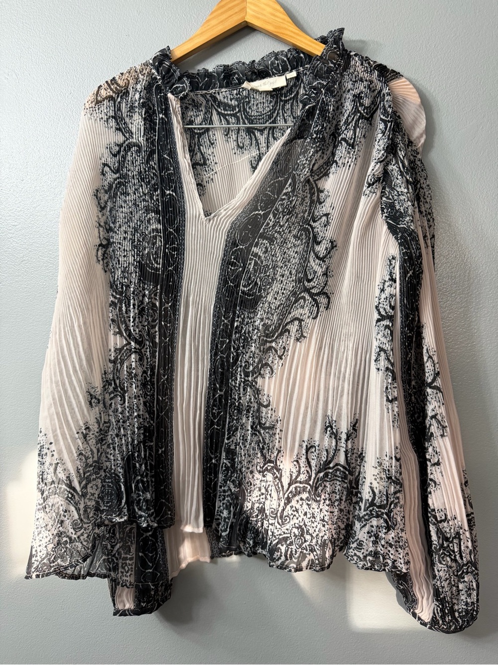 Anthropologie Forever that girl Sheer Pleated Blouse size medium - Picture 5 of 9